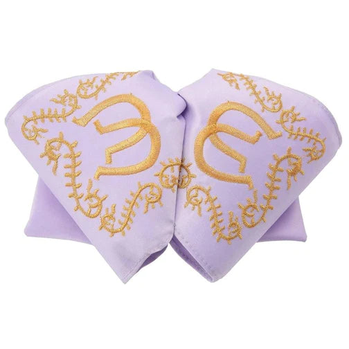 Moño Charro White Diamond color lily con bordado dorado