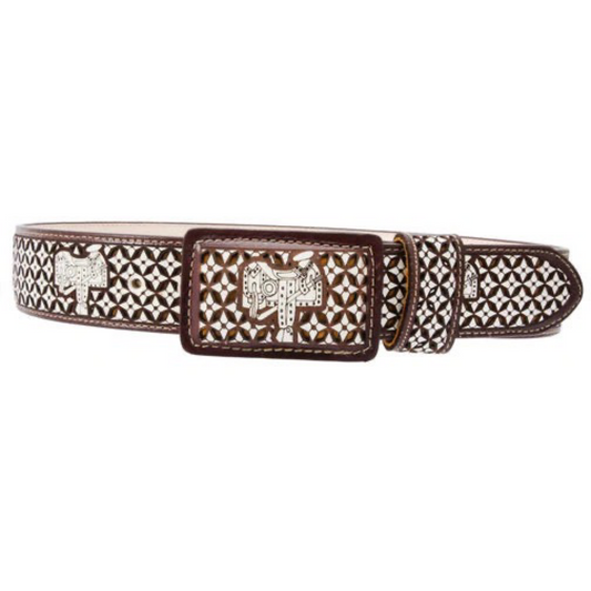 Cinto vaquero café para hombre con montura grabada en corte láser, estilo charro elegante y tradicional en piel genuina.